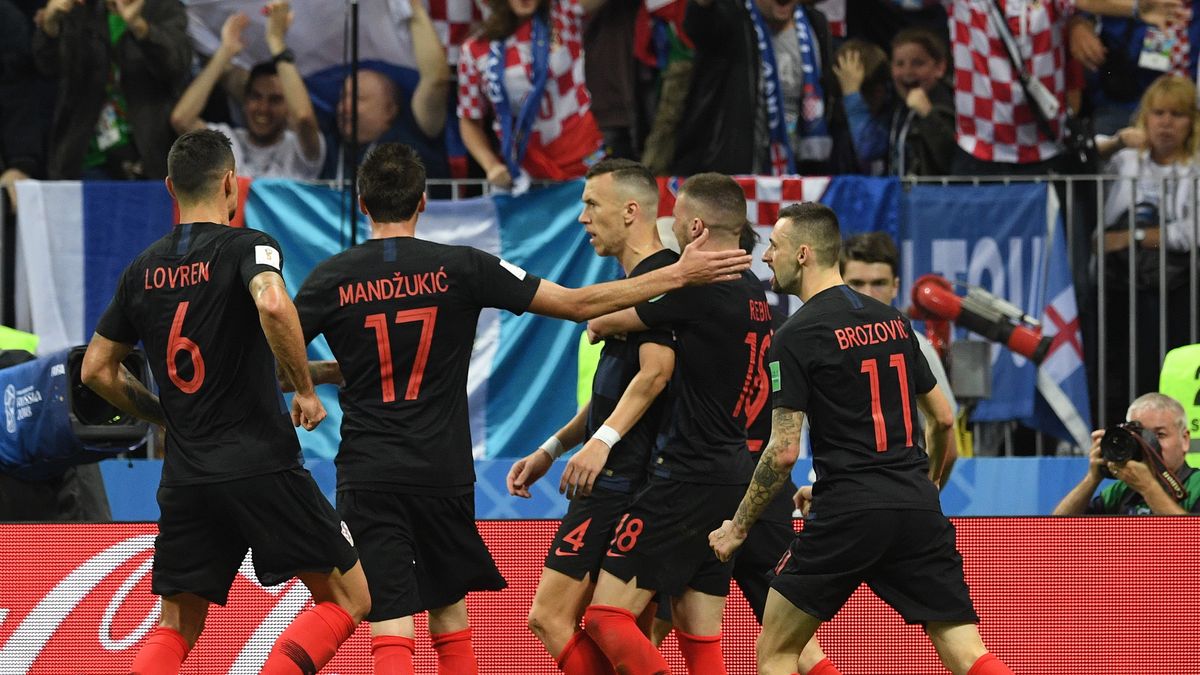 PAP/EPA / FACUNDO ARRIZABALAGA / Na zdjęciu: piłkarze reprezentacji Chorwacji