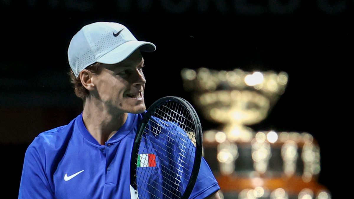 PAP/EPA / Jorge Zapata / Jannik Sinner w finale Pucharu Davisa