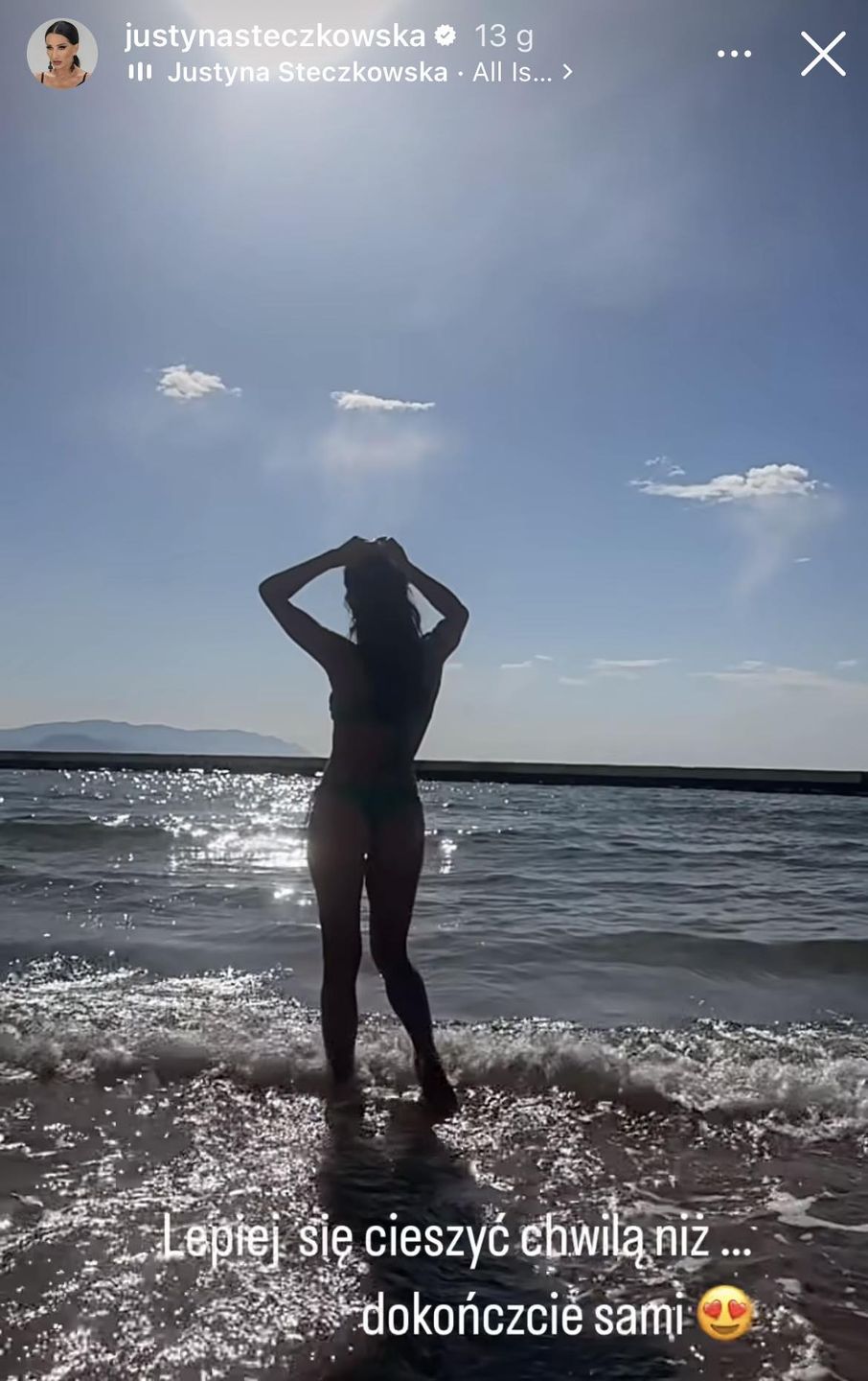 Justyna Steczkowska odsłania wdzięki w kusym bikini