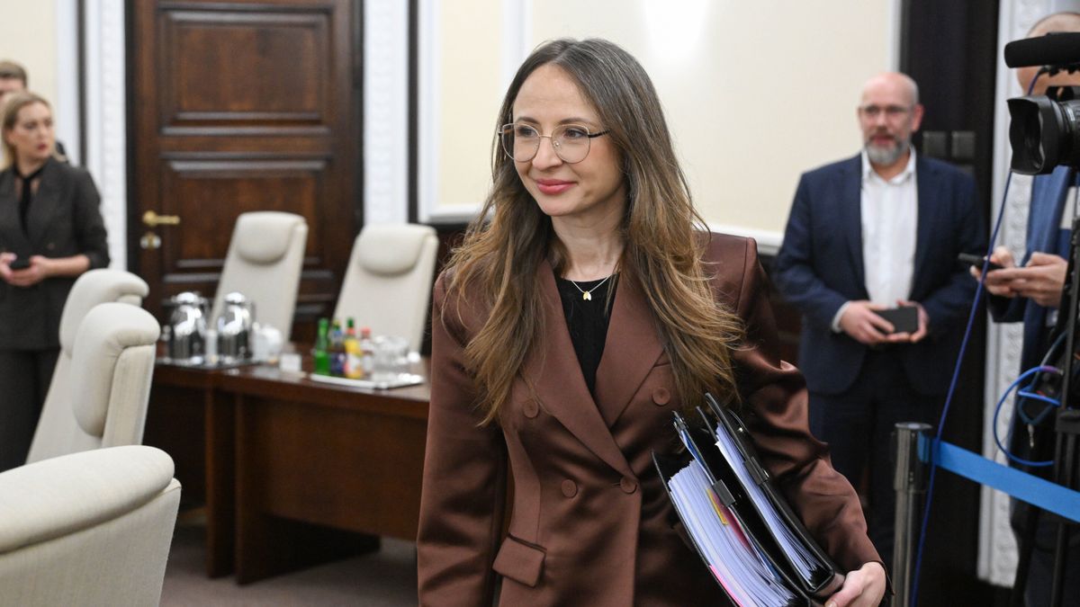 Agnieszka Dziemianowicz-B�kWarszawa, 30.12.2025. Minister rodziny, pracy i polityki spo�ecznej Agnieszka Dziemianowicz-B�k przed rozpocz�ciem posiedzenia rz�du w KPRM w Warszawie, 30 bm. Rada Ministr�w zajmie si� m.in. projektem ustawy o statusie osoby najbli�szej. (ad) PAP/Radek PietruszkaRadek Pietruszkakancelaria, kancelaria prezesa rady mnistr�w, KPRM, obrady, polityk, polityk polityka, polityka, polityka zagraniczna, posiedzenie, rada ministr�w, rady ministr�w, rz�d, rz�d Tuska, rz�du