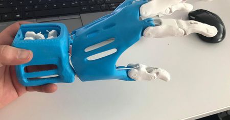 Polacy z drukarką 3D chcą pomagać niepełnosprawnym dzieciom. Przepisy im tego zabraniają