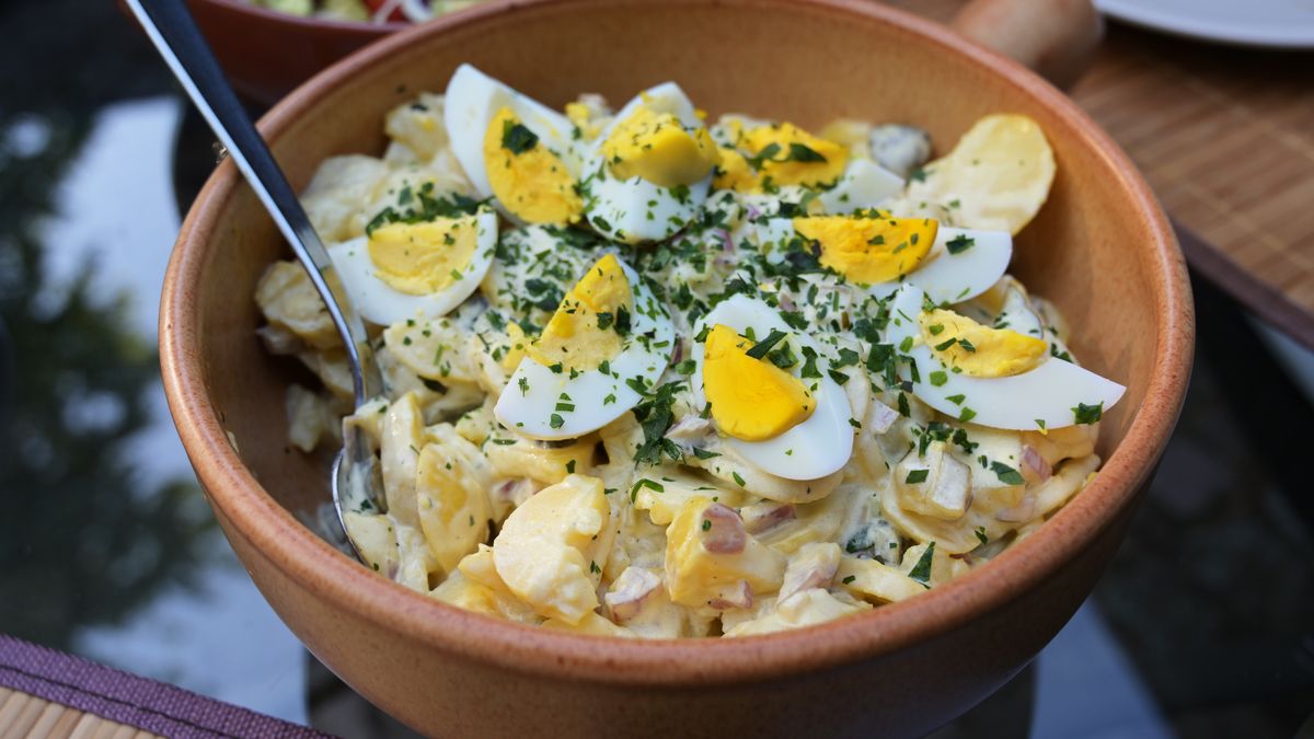 Sałatka z jajkami i ziemniakami