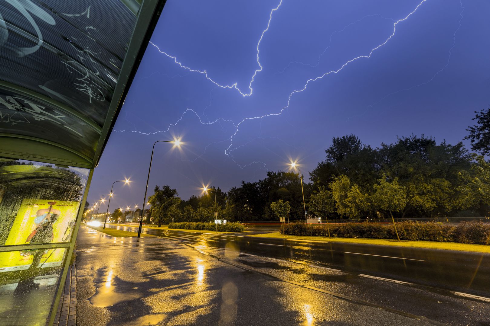 Zagrzmi nad Polską. IMGW wydało alerty