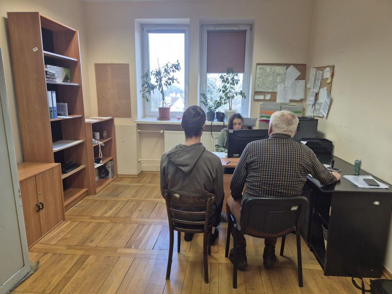 Piastów: 18-latek świadomie wziął robotę u oszustów. Wpadł, gdy wypłacił 20 tysięcy złotych w banku