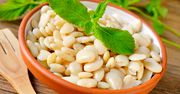 Drobna biała fasola gotowana z dodatkiem soli