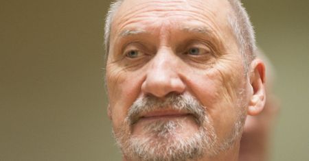Co łączy Macierewicza z firmą Misiewicza? Jest reakcja MON
