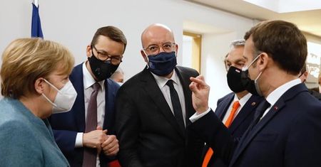 Mateusz Morawiecki na spotkaniu w wąskim gronie. Tam zadecydowały się losy szczytu UE