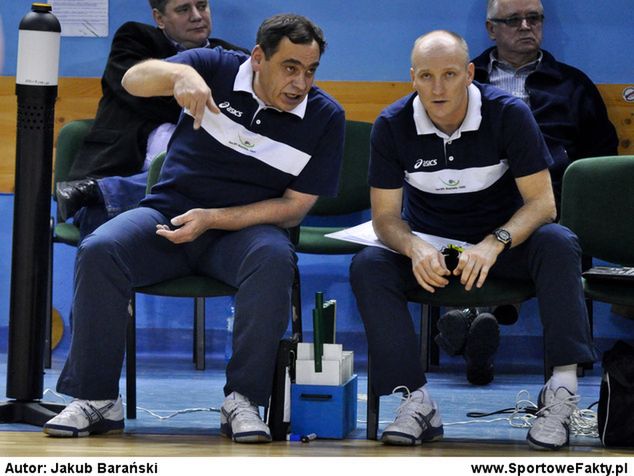 Bogdan Serwiński (z lewej) związany jest z muszyńską siatkówką od ponad dwudziestu lat