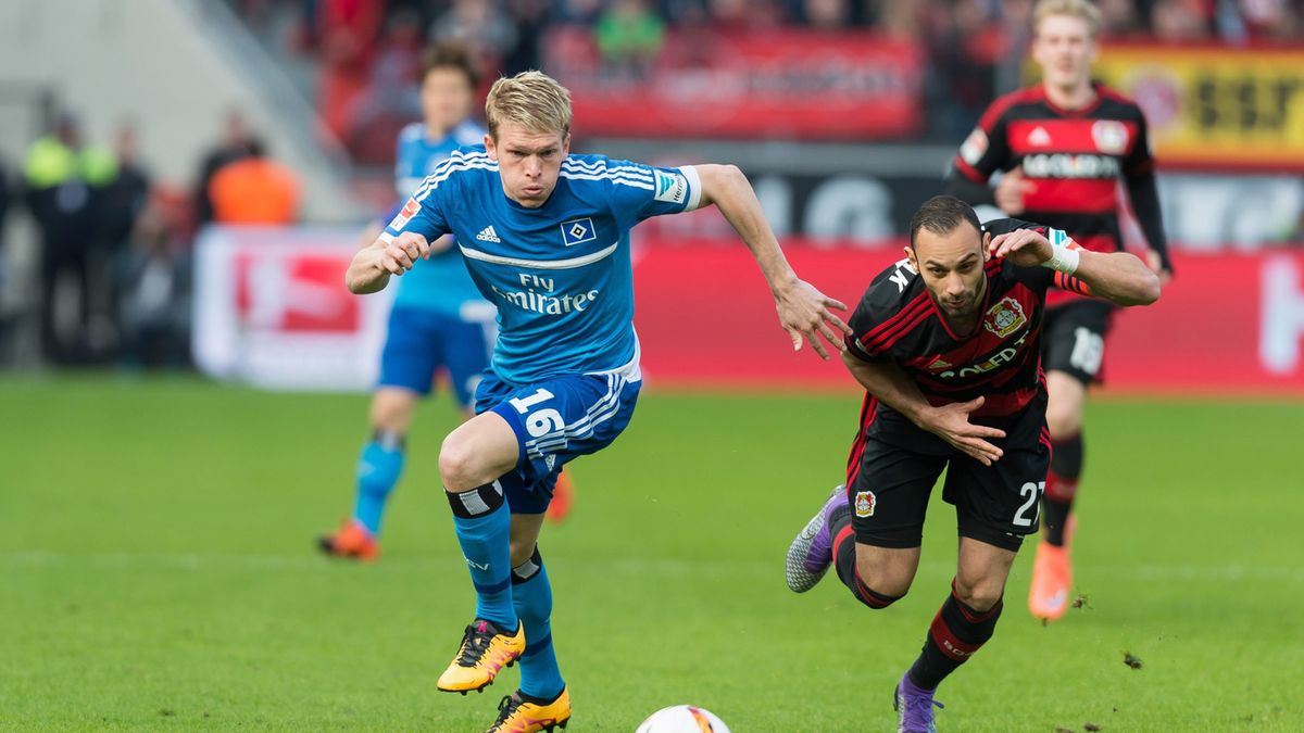 Artjoms Rudnevs w barwach Hamburger SV (z lewej)