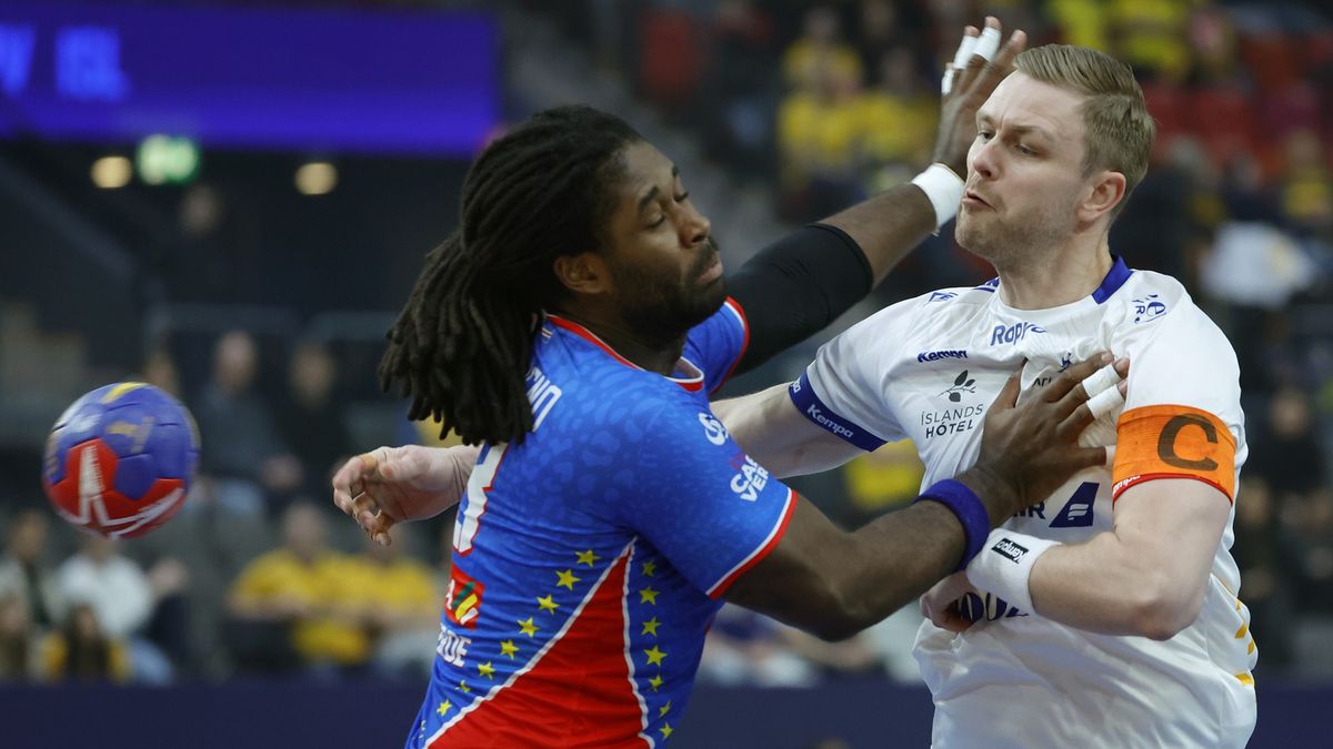 PAP/EPA / Adam Ihse / Na zdjęciu: Paulo Moreno (z lewej) i Aron Palmarsson