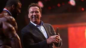 Uśmiechy, wywiady i "selfie" z kulturystą. Tak Schwarzenegger bawił się na imprezie w USA