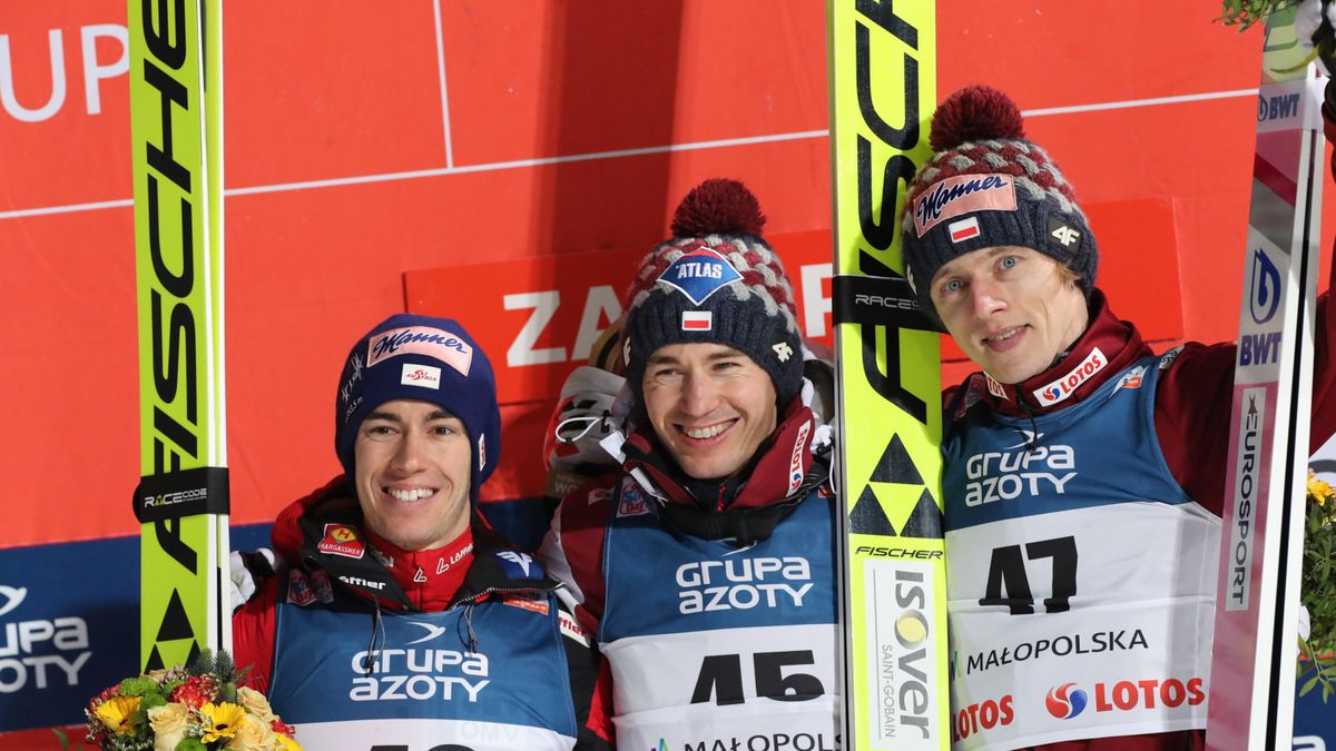 Kamil Stoch (w środku), Stefan Kraft (z lewej) oraz Dawid Kubacki (z prawej)