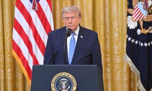 Tak zachował się Trump. "Rzadko widzimy". Ekspertki zwracają uwagę