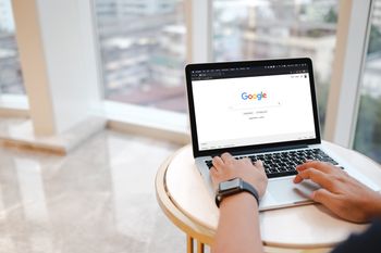Pracownik Google zarobił milion dolarów. Wykorzystał poufne dane
