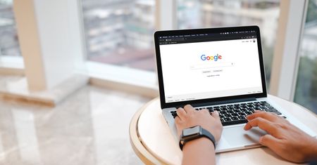 Pracownik Google zarobił milion dolarów. Wykorzystał poufne dane