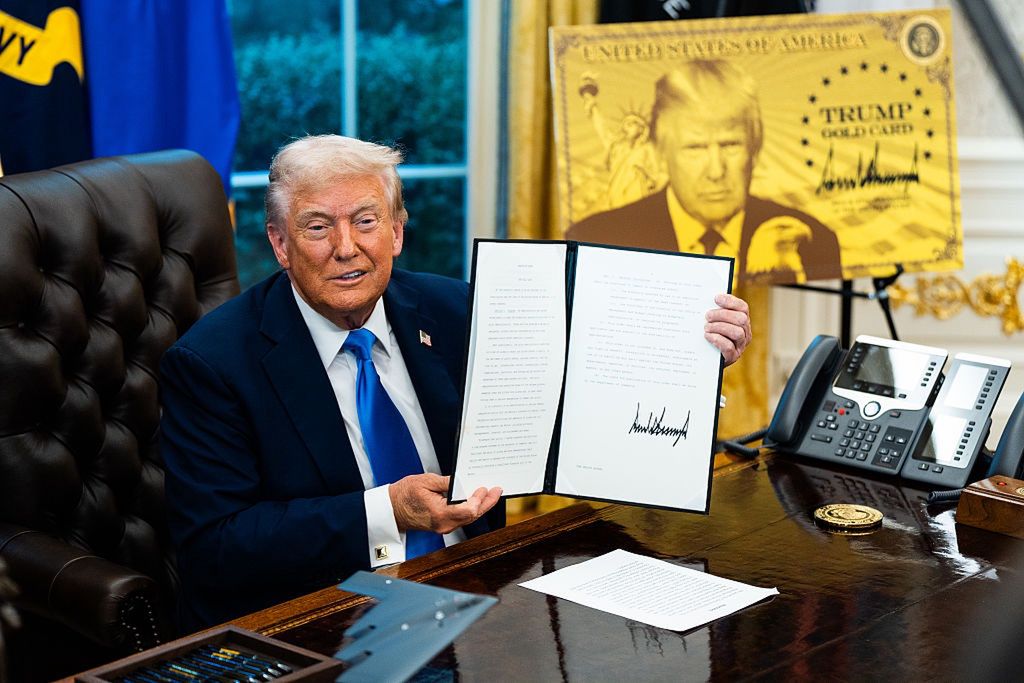 "Złote karty" z wizerunkiem Trumpa. Rusza składanie wniosków