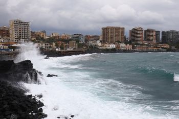 Alert na Sycylii. Nadciąga Harry