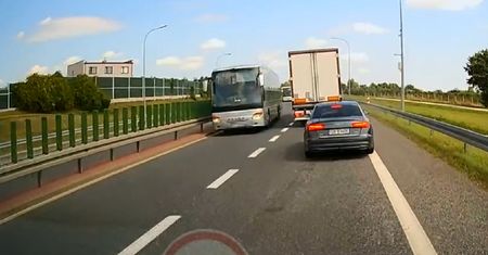 Skrajna głupota. Kierowcy autokarów mogli zabić wielu ludzi