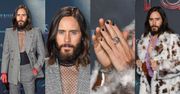 50-letni Jared Leto walczy o uwagę w dwóch KRZYKLIWYCH stylizacjach na premierach filmu "Morbius" (ZDJĘCIA)
