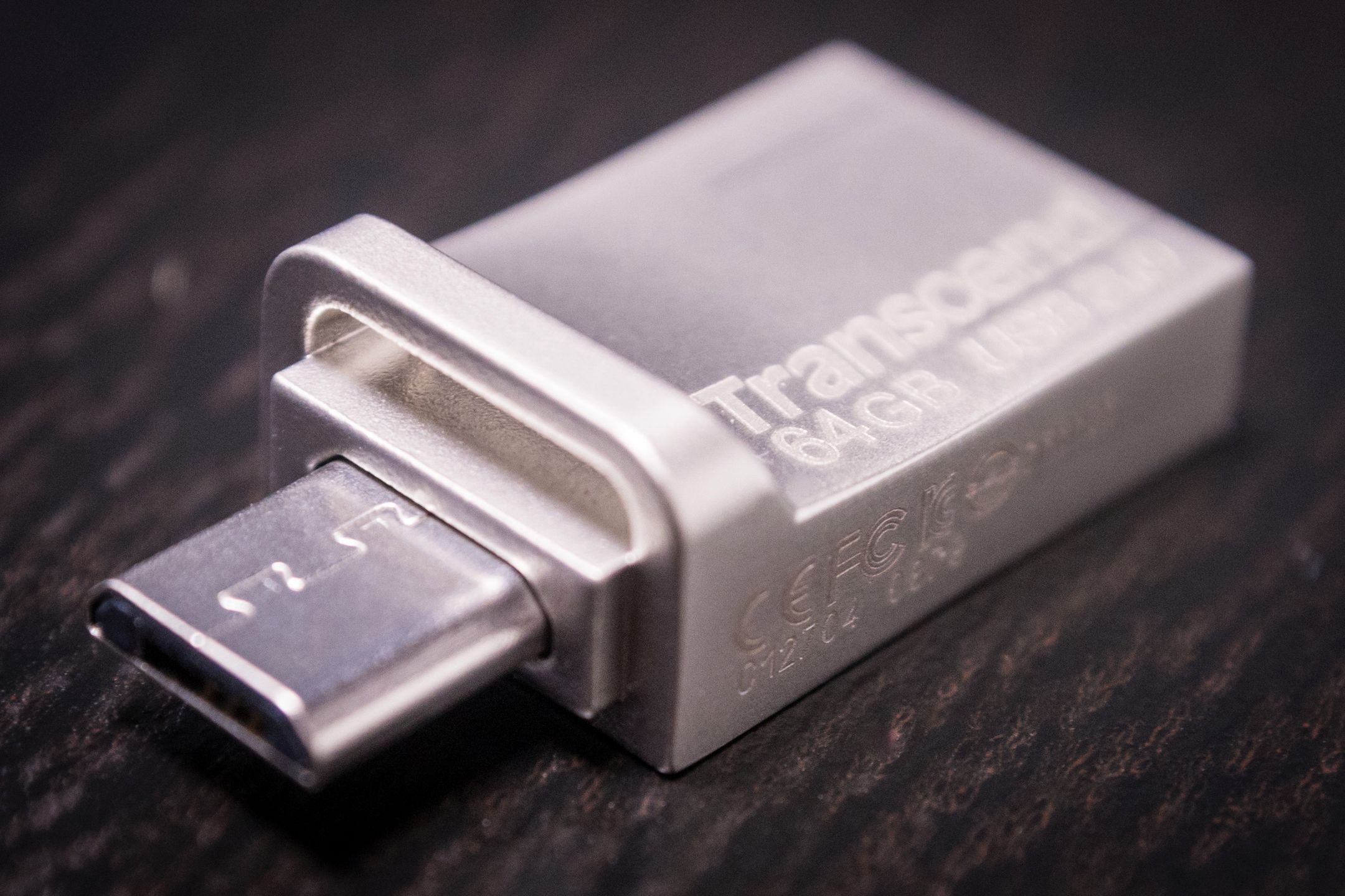 Transcend JetFlash 880S 64GB – mały ale szybki pendrive 2