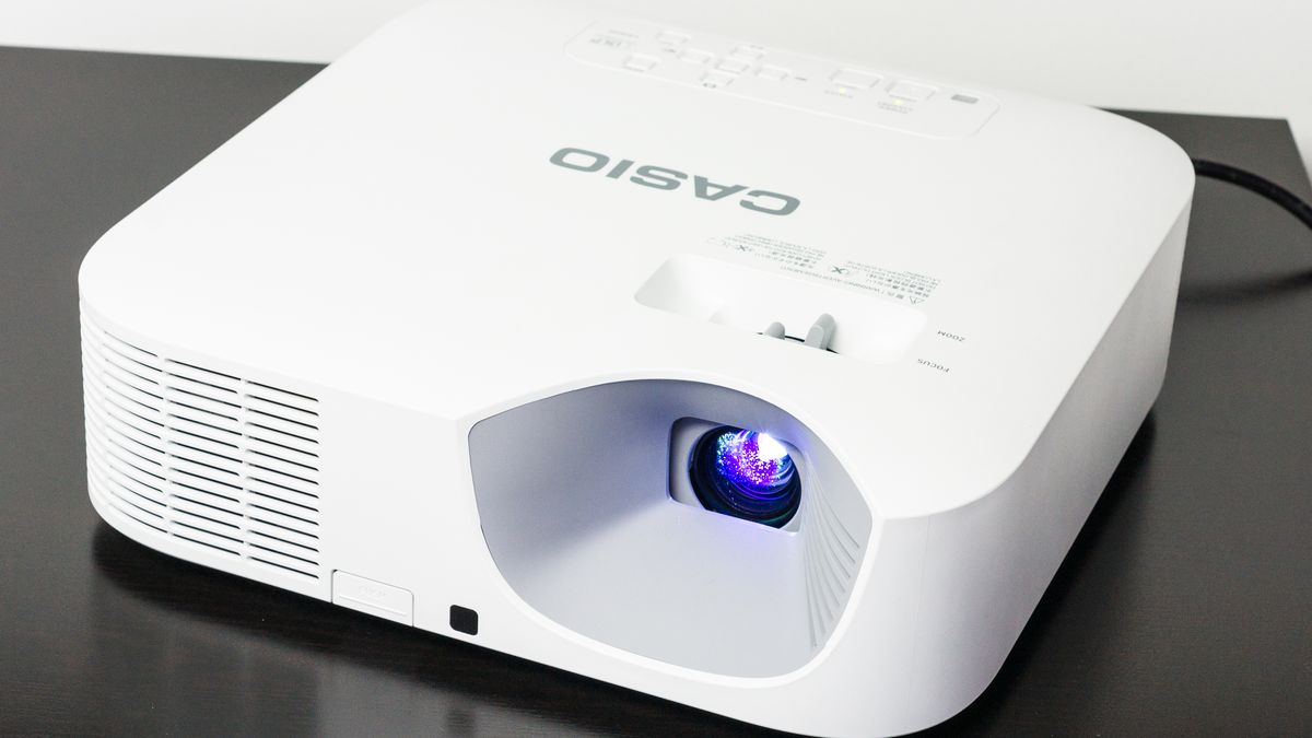 Projektor CASIO XJ-F210WN – wszechstronny długodystansowiec 1
