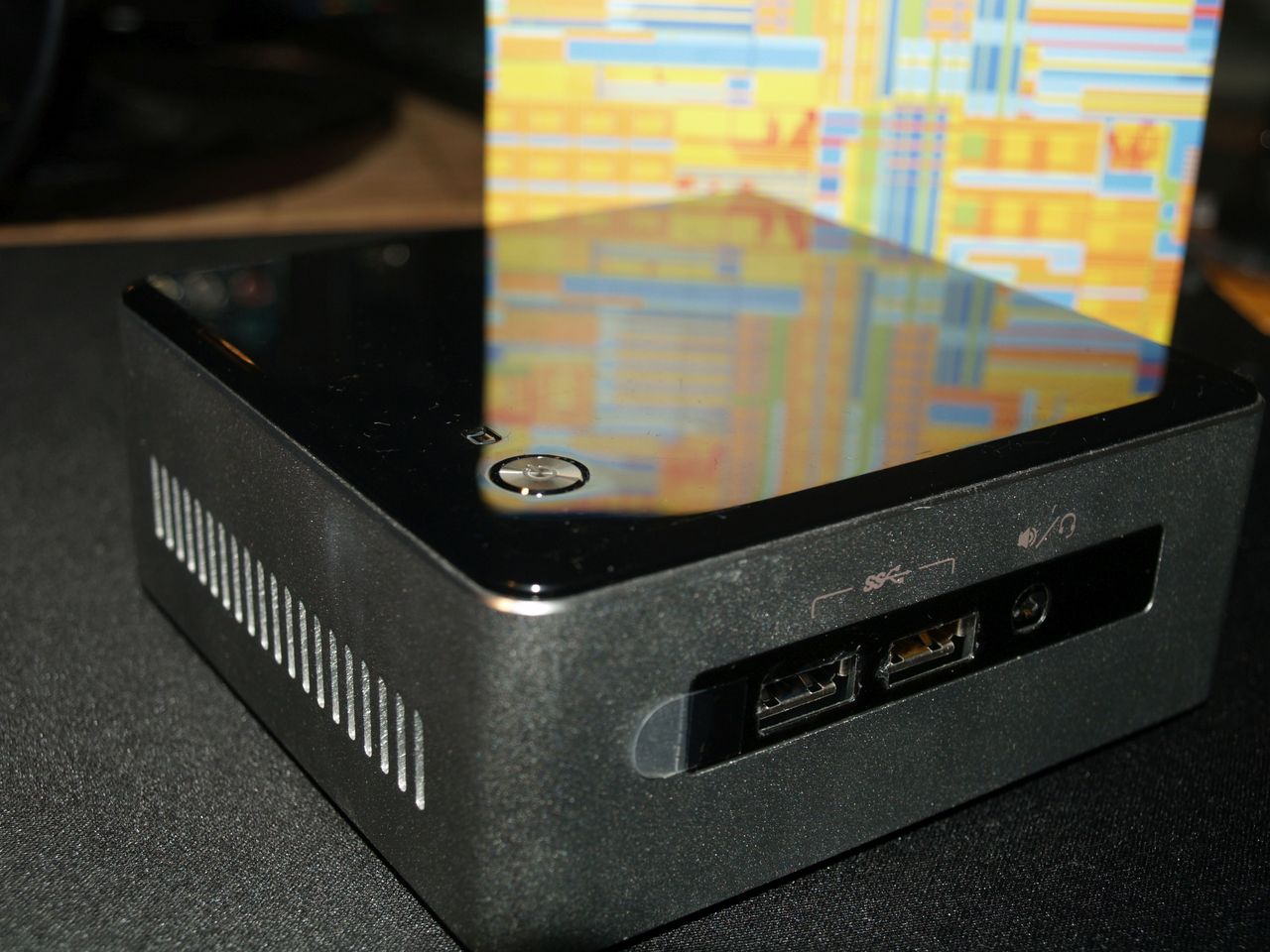 Czy Intel NUC5i7RYH może być sprzętem mobilnym i reprezentacyjnym na spotkaniach z klientami?