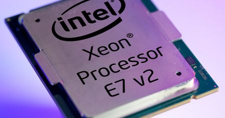 Największa od lat zmiana w architekturze x86: Intel wbuduje FPGA do swoich procesorów Xeon