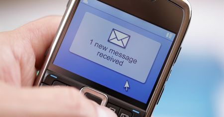 Polacy wolą MMS-y od SMS-ów? Raport Urzędu Komunikacji Elektronicznej