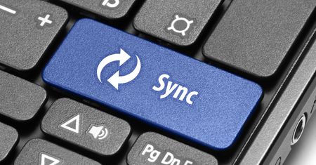 Przeglądarki na wielu urządzeniach: jak synchronizować zakładki i inne dane?