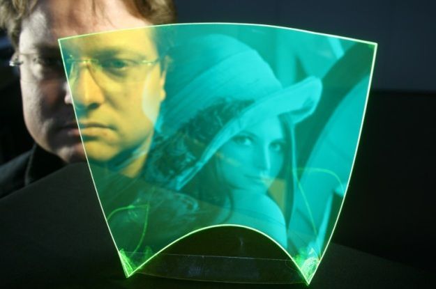 Giętki i w pełni przezroczysty arkusz do gadżetów przyszłości