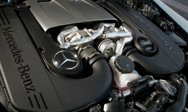 Daimler wyda miliardy na nowe silniki