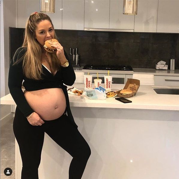 Młodą mamę skrytykowano za złą dietę w ciąży