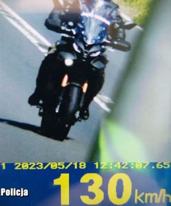 Przesadził w zabudowanym. Motocyklista pożegnał się z prawem jazdy