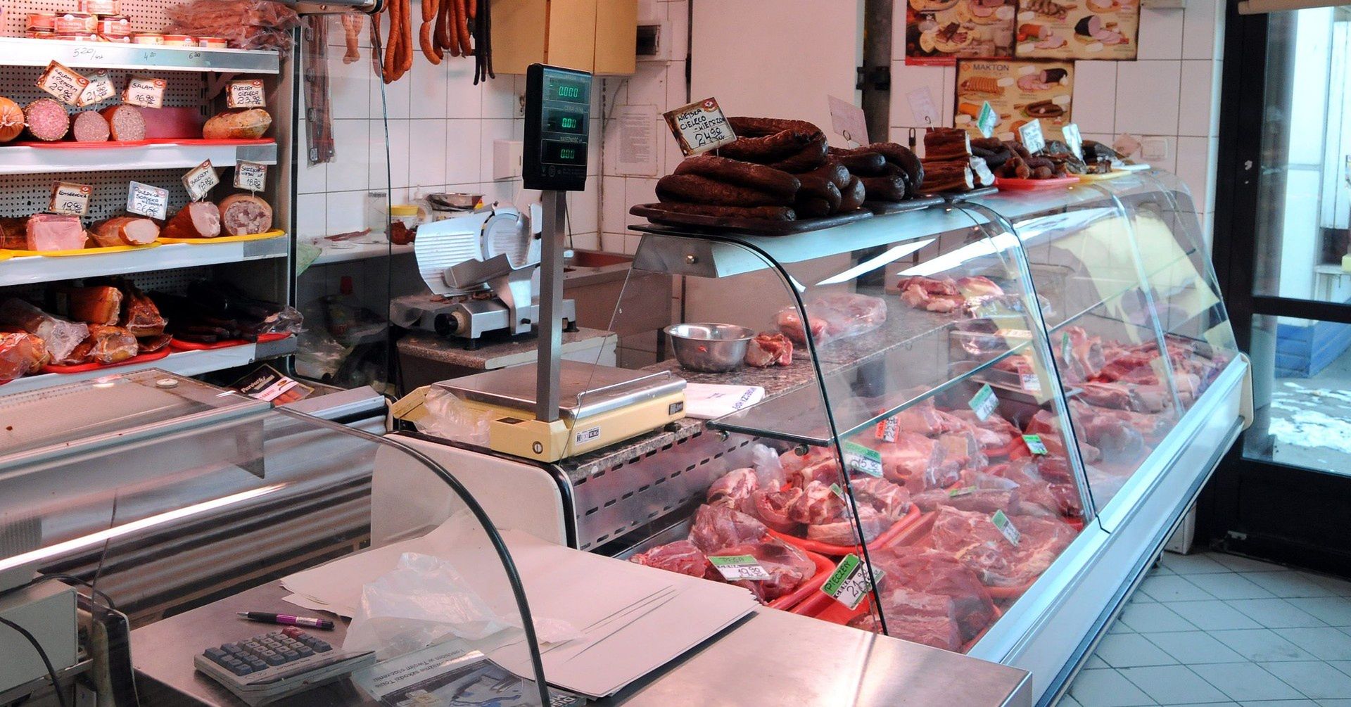 Zmiany te mają na celu umożliwienie ciągłości produkcji w zakładach nadzorowanych przez Inspekcję Weterynaryjną, nawet w przypadku zmiany właściciela.