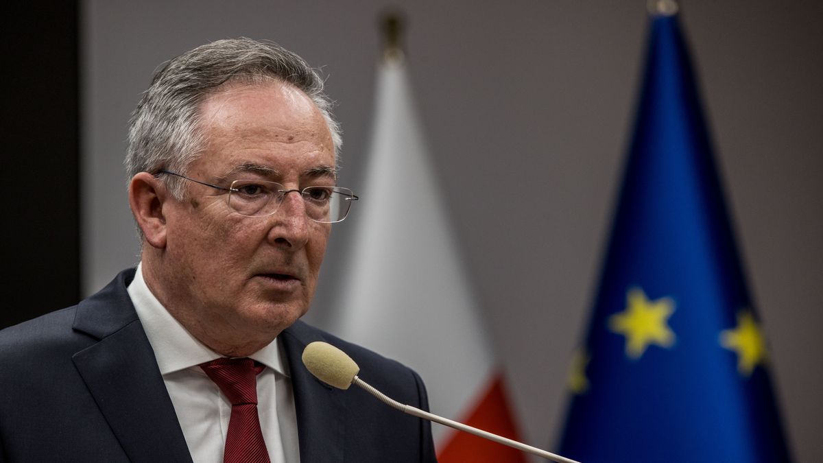 Kraków, 26.01.2024. Minister kultury i dziedzictwa narodowego Bartłomiej Sienkiewicz podczas uroczystości wręczenia aktu powołania na stanowisko małopolskiego wojewódzkiego konserwatora zabytków, w Krakowie w Małopolskim Urzędzie Wojewódzkim, 26 bm. (ad) PAP/Art Service