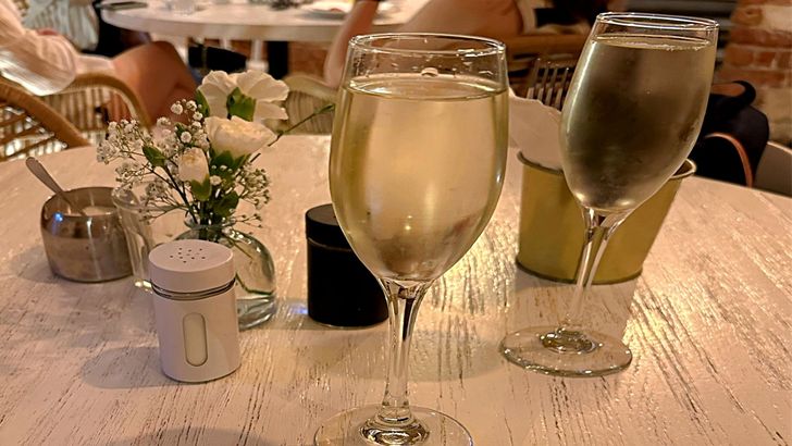 Pijesz alkohol co najmniej raz w tygodniu? Takie są skutki