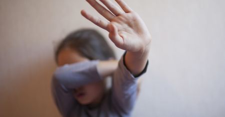 Sprzedają dzieci w internecie? Europejscy śledczy mówią o ustaleniach