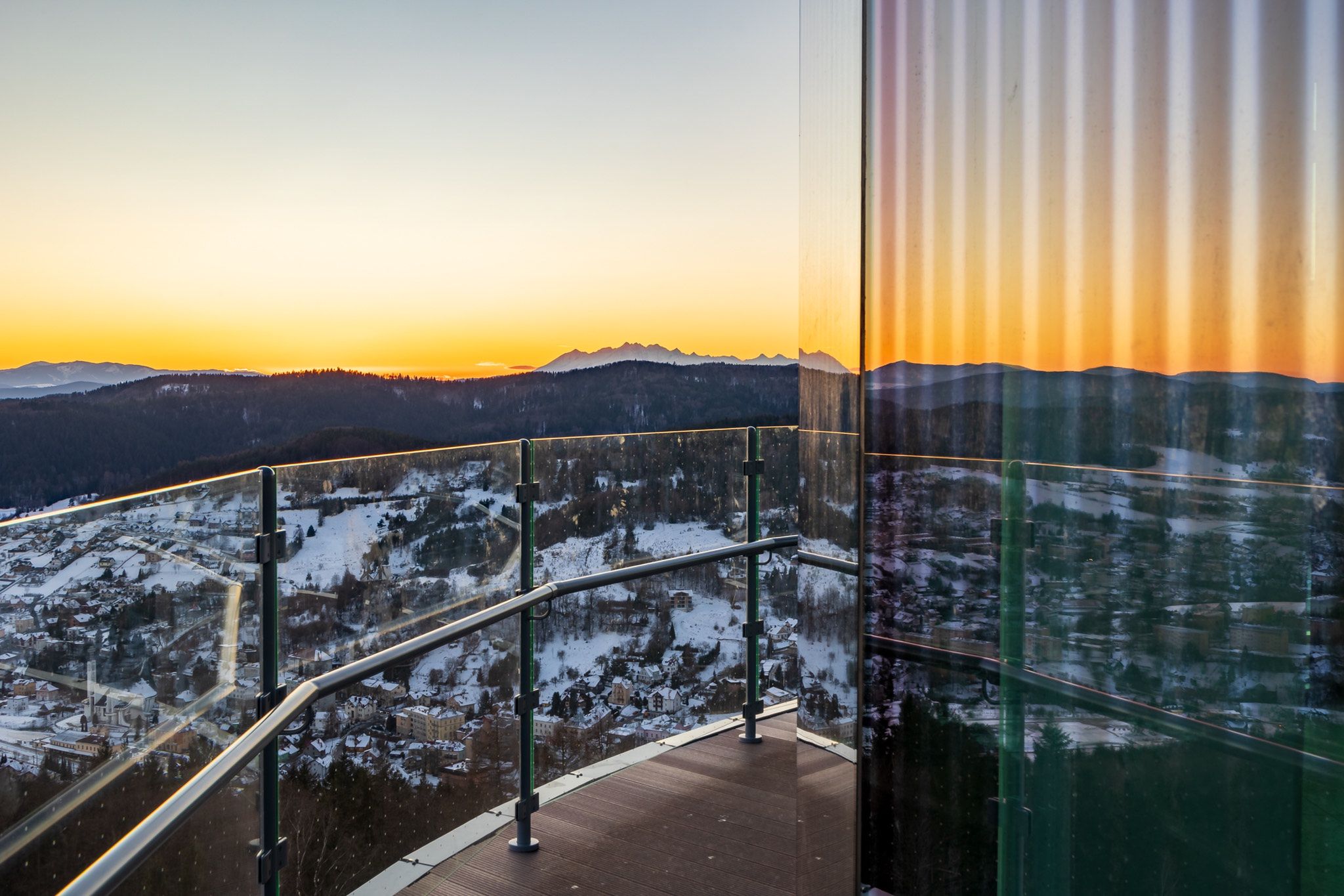 Znak rozpoznawczy beskidzkiego kurortu - wieża widokowa