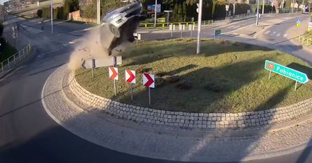 Lot samochodem przez rondo. Sąd wydał wyrok
