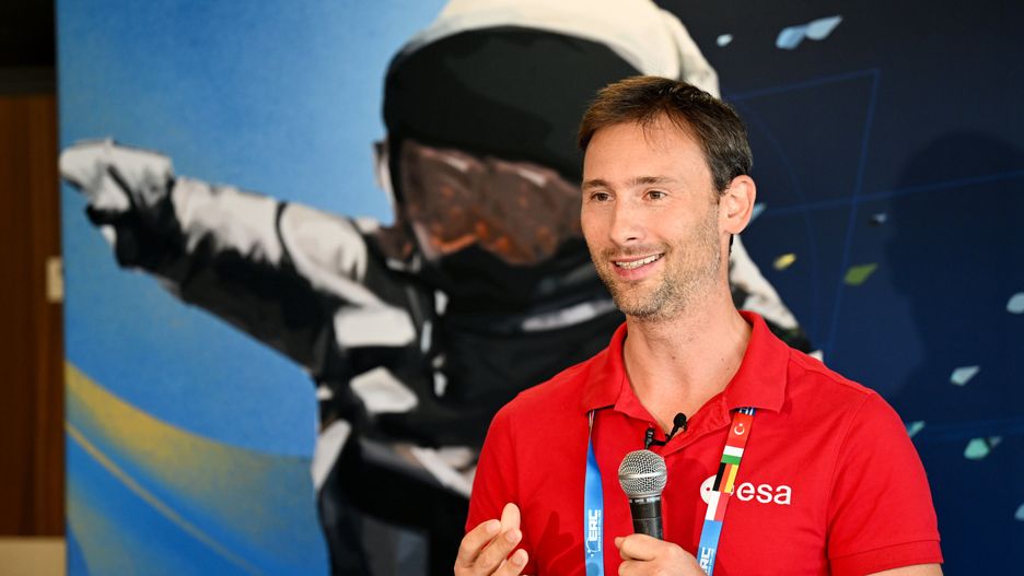 Kielce, 16.09.2023. Rezerwowy astronauta ESA Sławosz Uznański na konferencji prasowej otwierającej European Rover Challange, 16 bm. w Kielcach. (aldg) PAP/Piotr Polak