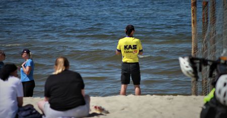 Piaski, czyli słońce, plaża i zasieki. Tak wyglądają wakacje na "końcu świata"