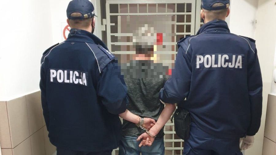 Duszniki-Zdrój. Wszedł na mszę z bronią i celował w księdza. Jest decyzja sądu