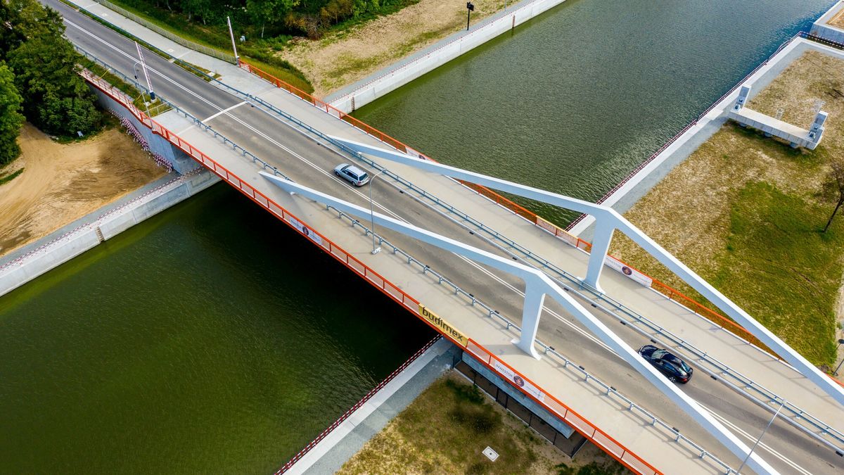 Pogłębianie rzeki Elbląg w Nowakowie 