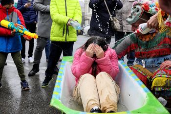 Rodzice zapłacą za dzieci w lany poniedziałek. Policja wydała komunikat