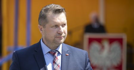 Przemysław Czarnek przyznał nagrody w resorcie. Chodzi o wielkie sumy