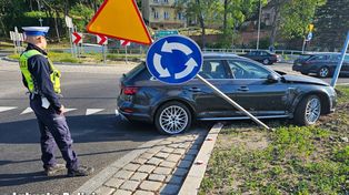 Jak prawidłowo używać kierunkowskazów na rondzie?