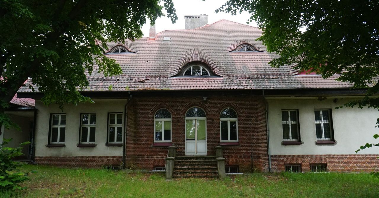 Paczków: Miał być dla mieszkańców, pójdzie pod młotek. Dworek i park wystawione na sprzedaż. W tle wykup terenu w centrum Swarzędza