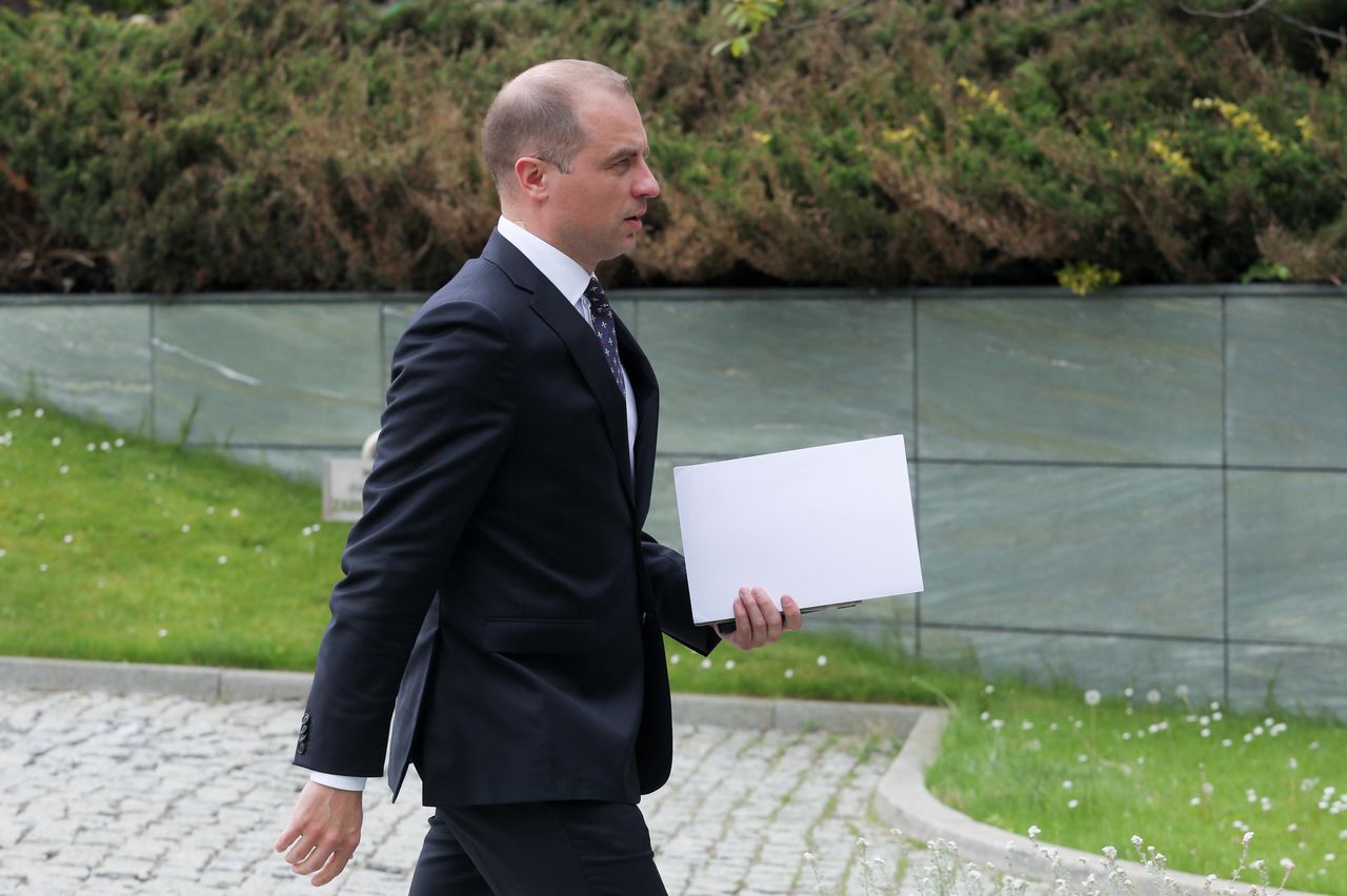 Konflikt przed wylotem na szczyt NATO. "Nie mam zgody. Nie lecę"