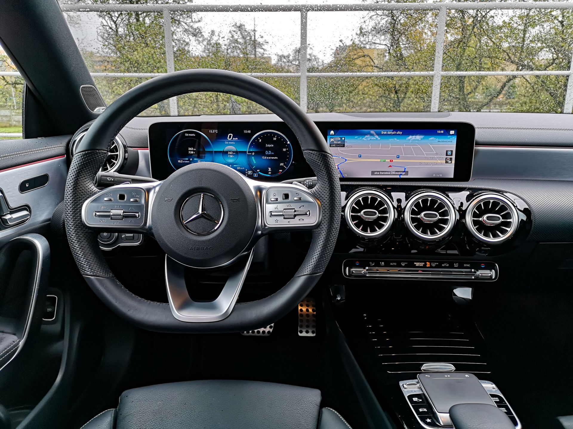 Mercedes CLA: System MBUX, wirtualny kokpit i audio Burmester 44