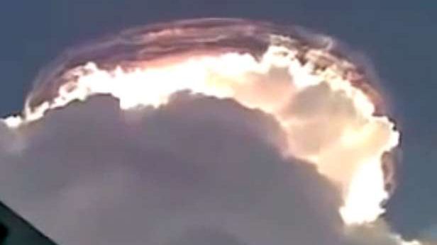 W Sieci udostępniono niezwykłe nagranie. Co sfilmowano na rosyjskim niebie? 1